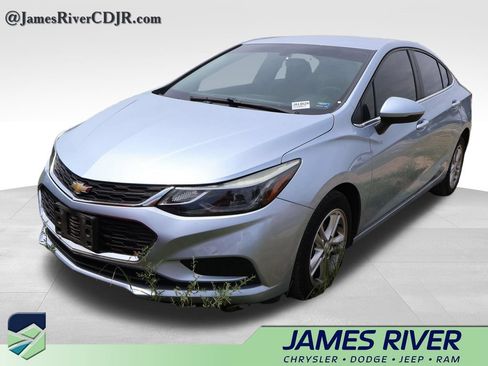 Used 2018 Chevrolet Cruze LT FWD image 1