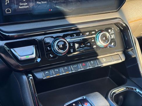 Used 2024 GMC Sierra 1500 AT4 w/ Technology Package AWD/4WD image 11