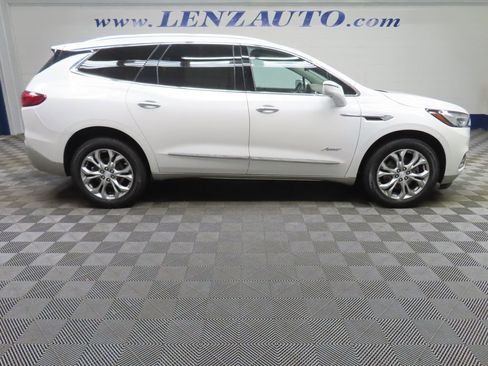 Used 2018 Buick Enclave Avenir w/ Avenir Technology Package AWD/4WD image 2
