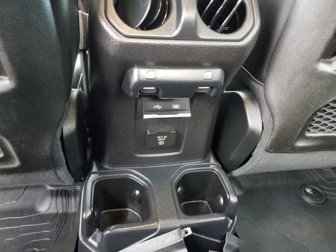 Used 2020 Jeep Gladiator Rubicon AWD/4WD image 15
