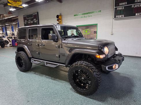 Used 2019 Jeep Wrangler Unlimited Sahara w/ Uconnect 4C Nav & Sound Group AWD/4WD image 4