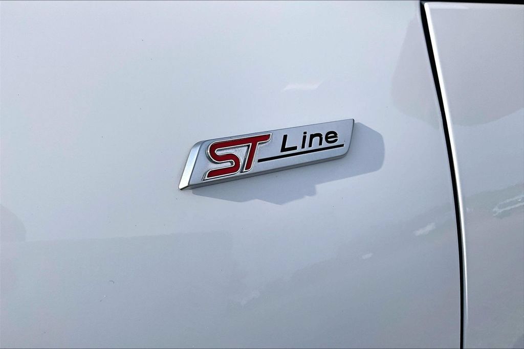 Certified 2023 Ford Escape ST-Line w/ Tech Pack #1 AWD/4WD image 8