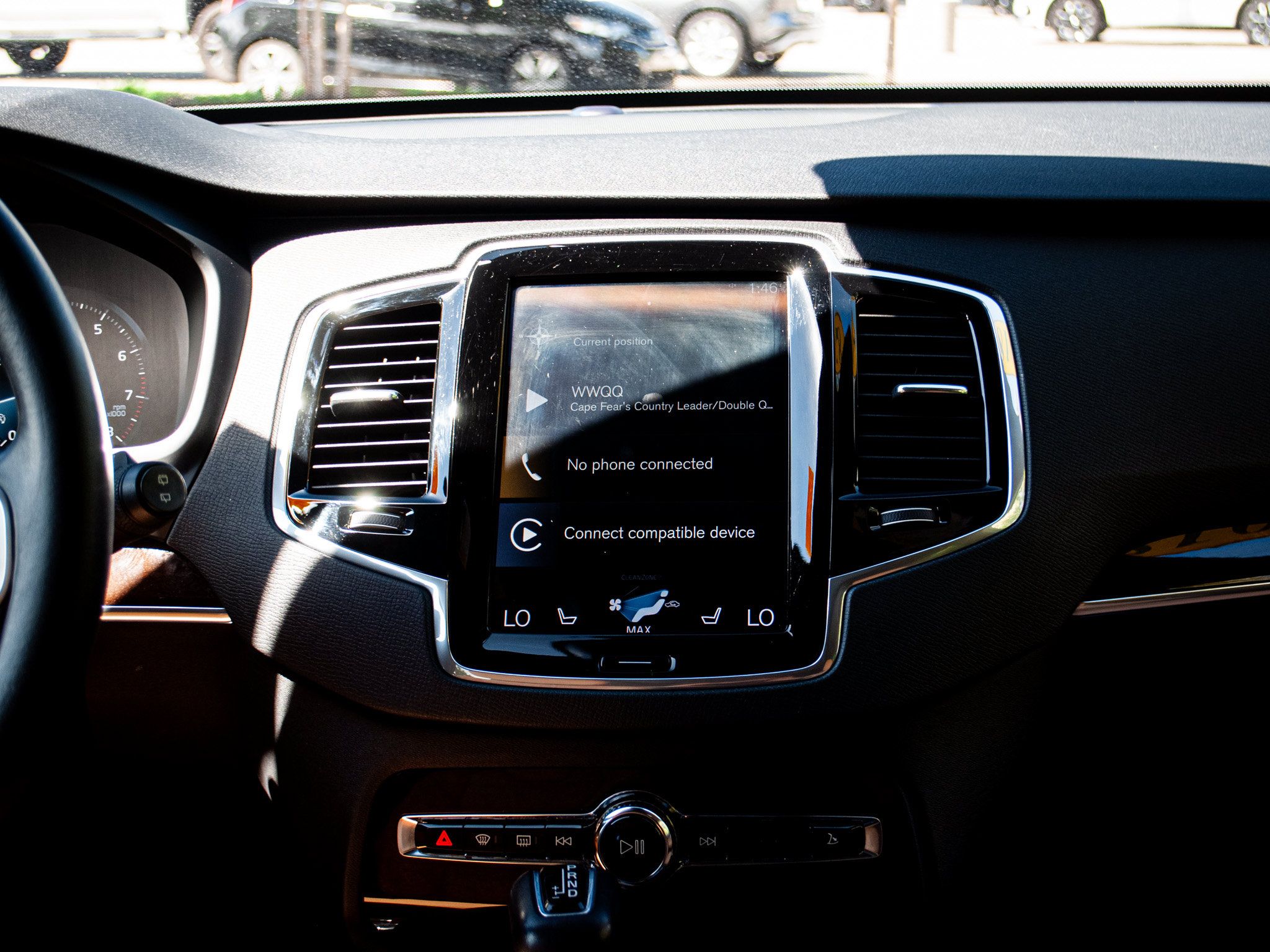 Used 2018 Volvo XC90 T6 Momentum w/ Convenience Package AWD/4WD image 29