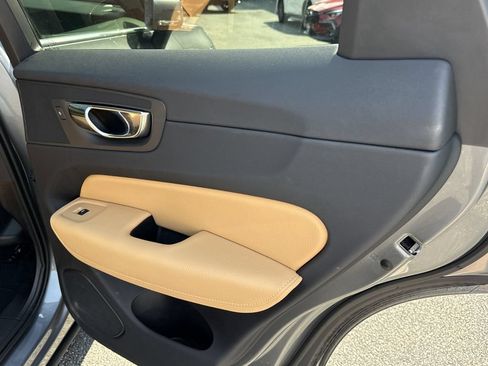 Used 2019 Volvo XC60 T6 Momentum w/ Multimedia Package AWD/4WD image 29