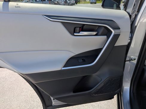Used 2025 Toyota RAV4 XLE Premium FWD image 18