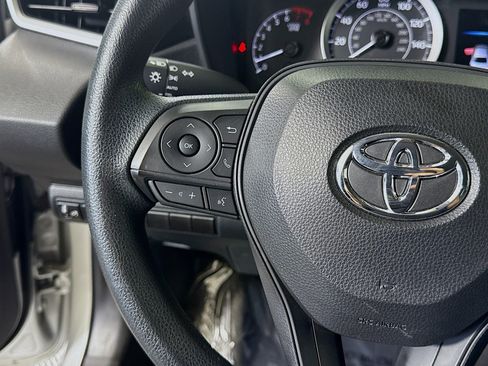 Used 2021 Toyota Corolla LE image 14