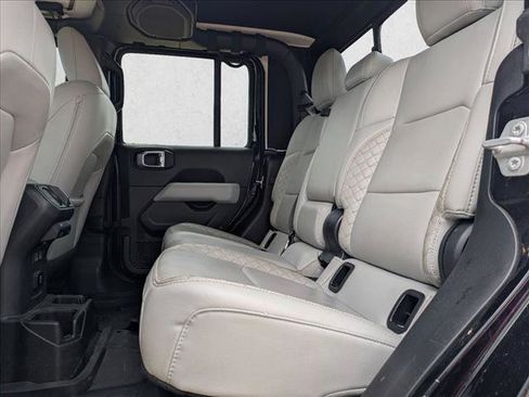 Used 2021 Jeep Gladiator Overland AWD/4WD image 19