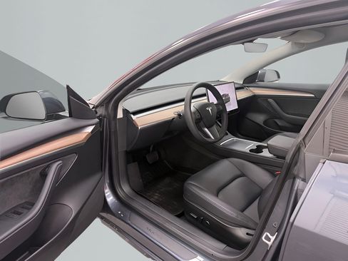 Used 2023 Tesla Model 3 Standard Range RWD image 9