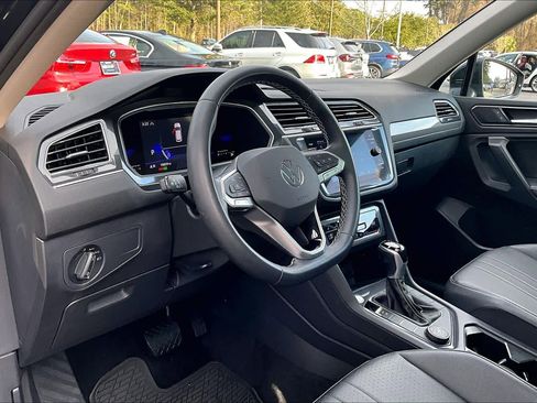 Used 2023 Volkswagen Tiguan SE image 17