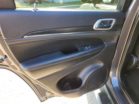 Used 2020 Jeep Grand Cherokee Limited image 16