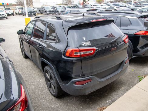 Used 2016 Jeep Cherokee 75th Anniversary image 9
