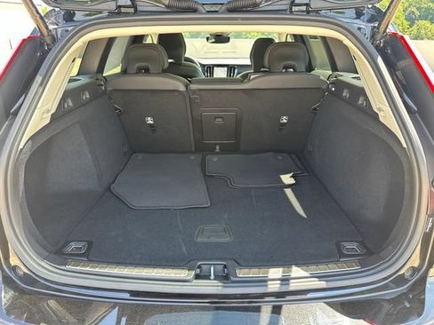 Certified 2025 Volvo V60 B5 Cross Country Plus AWD/4WD image 35