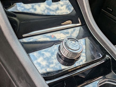 Used 2022 Jeep Grand Cherokee Limited image 12