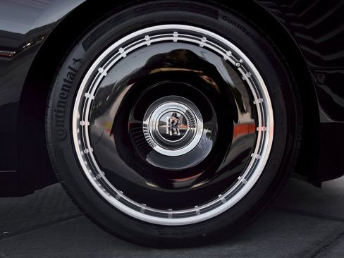 Used 2024 Rolls-Royce Phantom Sedan image 26