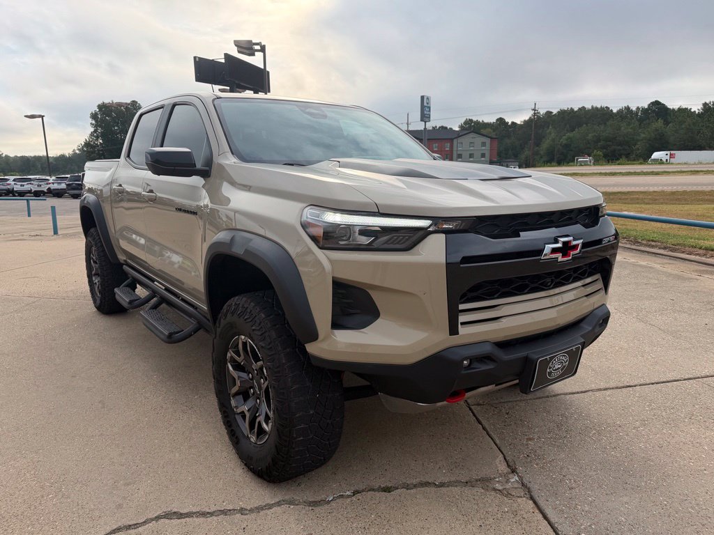 Used 2023 Chevrolet Colorado ZR2 w/ ZR2 Convenience Package III AWD/4WD image 9