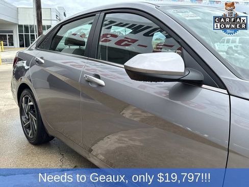 Used 2025 Hyundai Elantra SEL FWD image 17