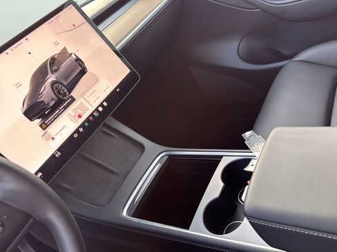 Used 2022 Tesla Model Y Long Range AWD/4WD image 20