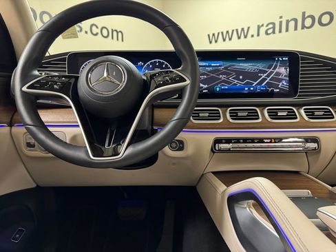 Used 2025 Mercedes-Benz GLS 450 4MATIC image 9
