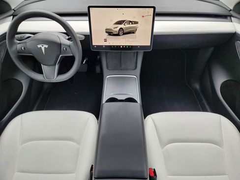 Used 2023 Tesla Model Y Long Range image 18