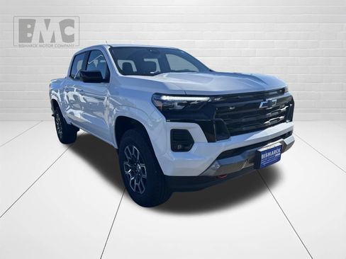 Used 2023 Chevrolet Colorado Z71 w/ Z71 Convenience Package 2 AWD/4WD image 2