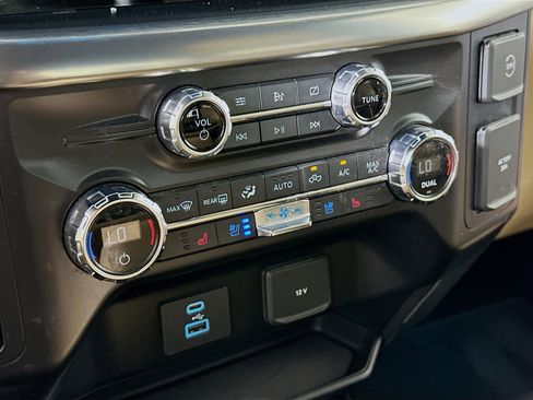 Used 2021 Ford F150 Lariat w/ Equipment Group 501A Mid image 24