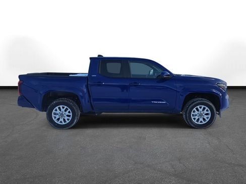 Used 2025 Toyota Tacoma SR5 image 4