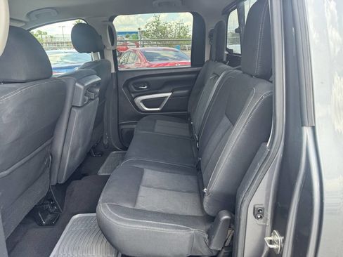 Used 2017 Nissan Titan SV RWD image 7