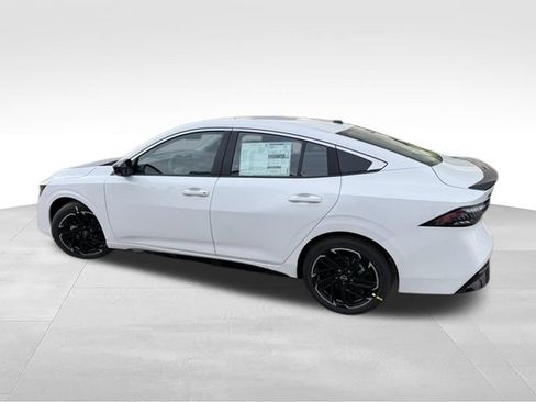 New 2026 Nissan Sentra SR w/ Floor Mat Package FWD image 4