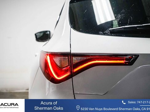 Used 2025 Acura MDX SH-AWD w/ Technology Package image 4
