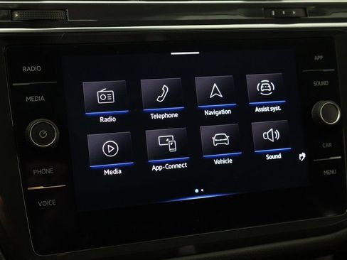 Used 2022 Volkswagen Tiguan SE w/ Panoramic Sunroof Package image 46