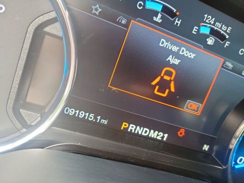 Used 2017 Ford F250 Lariat w/ Chrome Package image 32