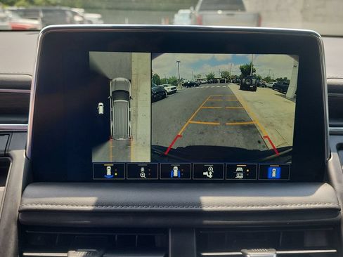 Certified 2022 Chevrolet Tahoe Z71 w/ Luxury Package AWD/4WD image 15