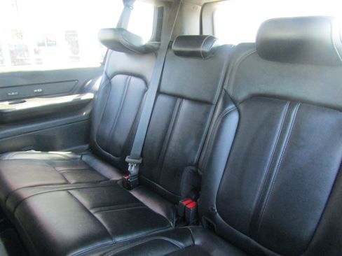 Used 2024 Jeep Wagoneer L Series II w/ Flexible Seating Group image 11