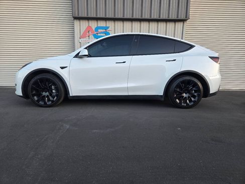 Used 2024 Tesla Model Y Long Range AWD/4WD image 4