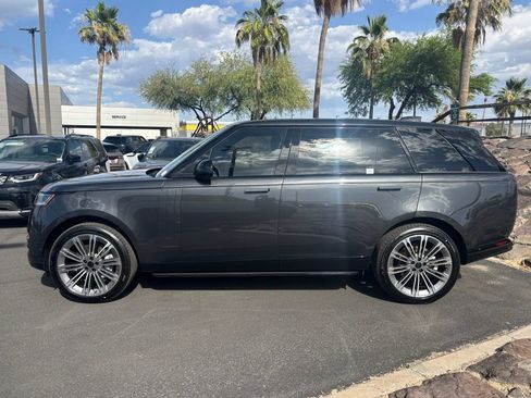 New 2026 Land Rover Range Rover Long Wheelbase SE AWD/4WD image 3