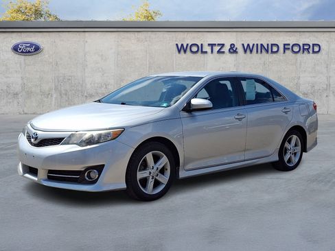 Used 2014 Toyota Camry SE image 3