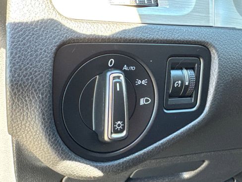 Used 2017 Volkswagen Golf Wolfsburg Edition image 17