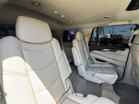 Used 2016 Cadillac Escalade Luxury AWD/4WD image 43