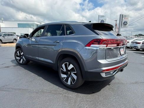 Used 2025 Volkswagen Atlas Cross Sport SE w/ Panoramic Sunroof Package image 5