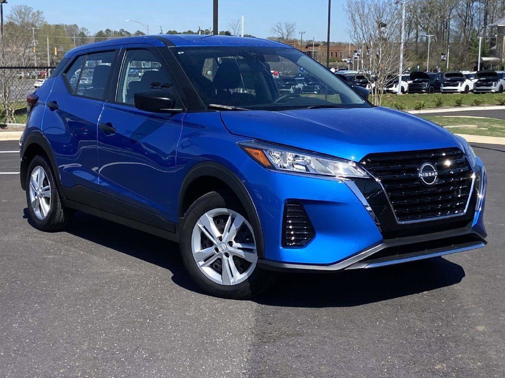 Used 2025 Nissan Kicks Play S FWD image 1