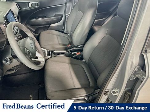 Used 2022 Hyundai Venue SE FWD image 17