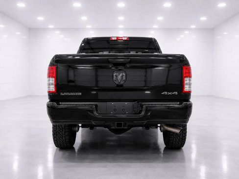 Used 2019 RAM 3500 Big Horn w/ Black Appearance Package AWD/4WD image 4