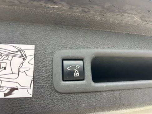 Used 2024 Toyota Sienna XSE FWD image 7