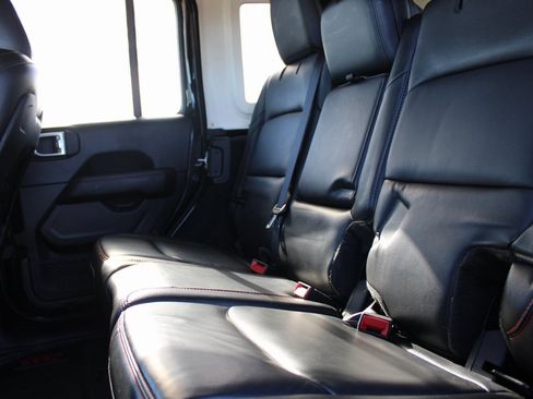 Used 2020 Jeep Wrangler Unlimited Rubicon w/ Uconnect 4C Nav & Sound Group image 30