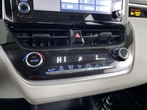 Used 2020 Toyota Corolla LE image 16