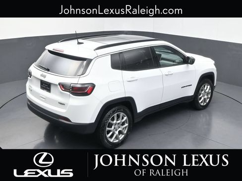 Used 2023 Jeep Compass Latitude w/ Sun and Sound Group AWD/4WD image 27