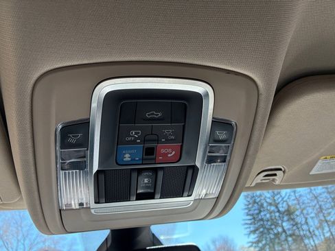 Used 2019 RAM 1500 Laramie image 38
