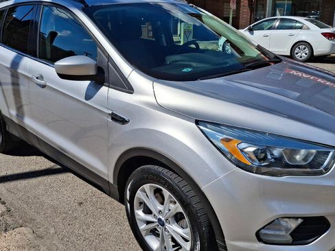 Used 2017 Ford Escape SE w/ Equipment Group 201A AWD/4WD image 1