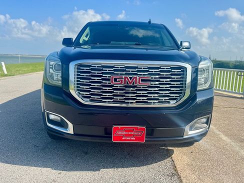 Used 2019 GMC Yukon XL Denali w/ Denali Ultimate Package image 3