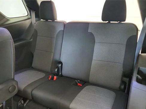 Used 2023 Chevrolet Traverse LT FWD image 25